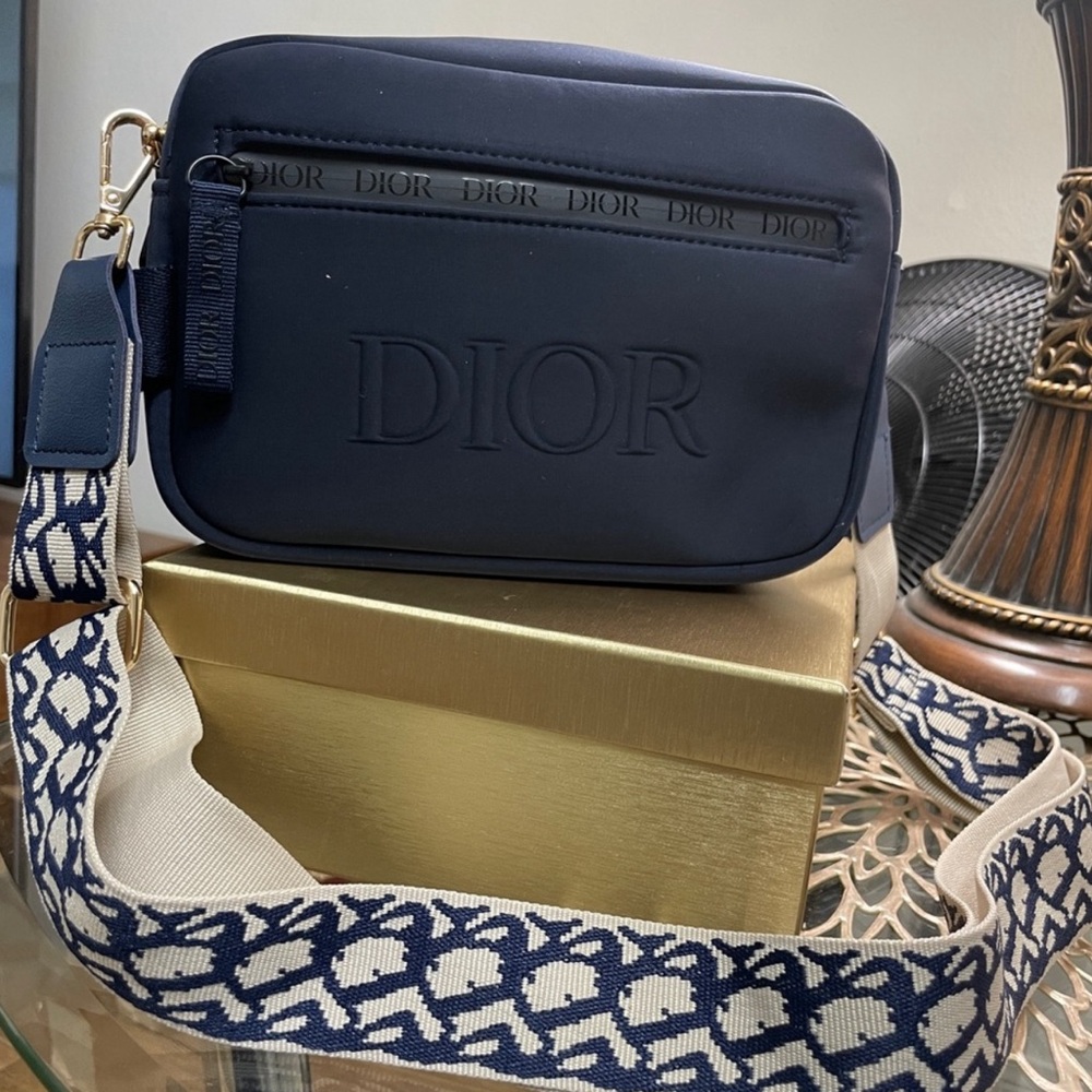 Dior - Picture 1 of 15